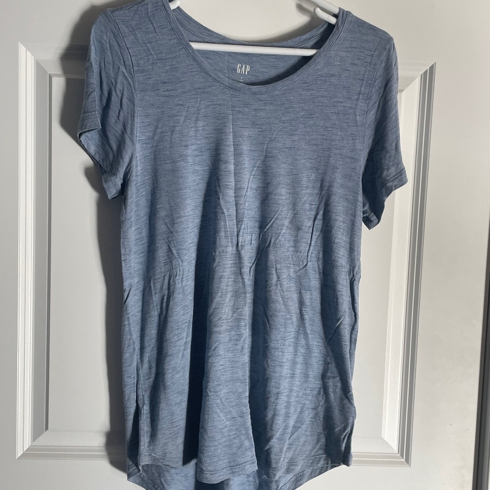 Gap short sleeved tee